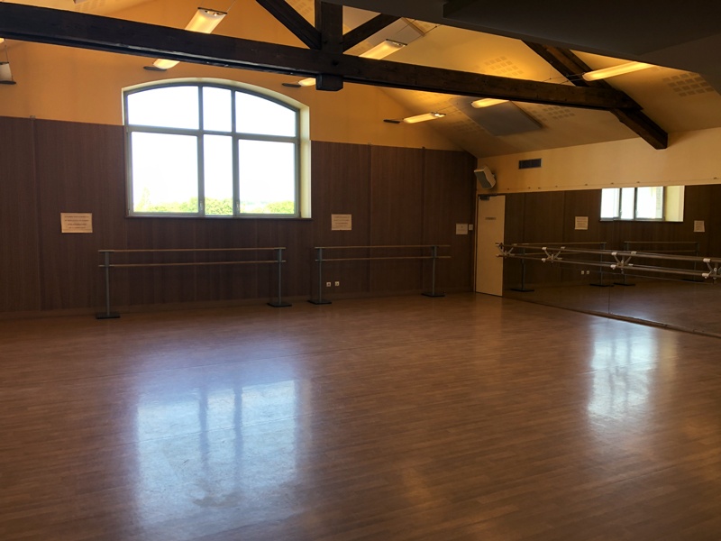 Salle-de-danse-Bat-Atelier-MJC Salle-de-danse-Bat-Atelier-MJC